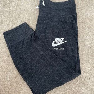 Heather gray Nike capris joggers